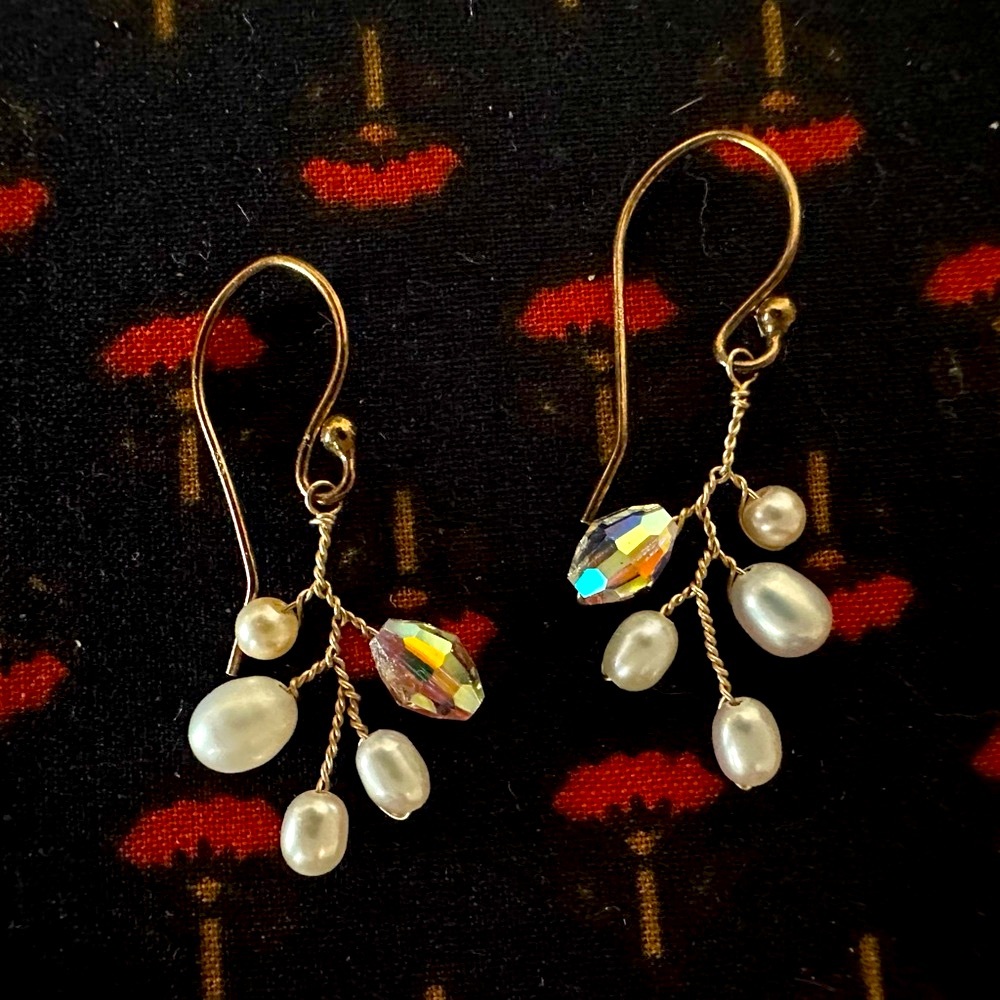 Elegant Gold, Pearl, and Chrystal Drop Earrings